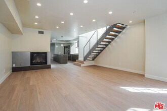 Building Photo - 1250 N Harper Ave