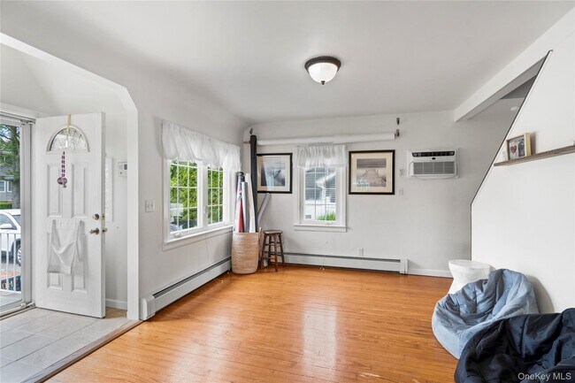 Foto del edificio - 306 McCall Ave