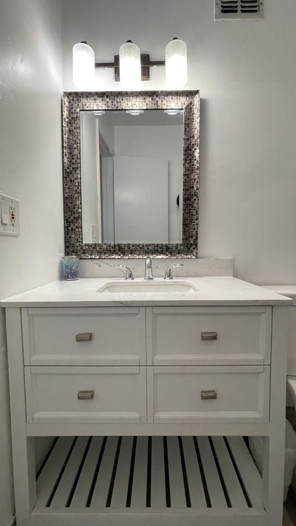 Building Photo - Spacious Wellington End-Unit Townhome | 2 Primary Suites | Screened Patio