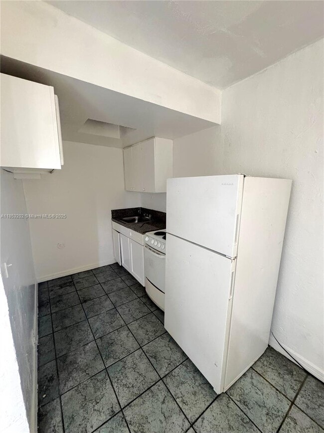 Building Photo - 840 NW 70th St