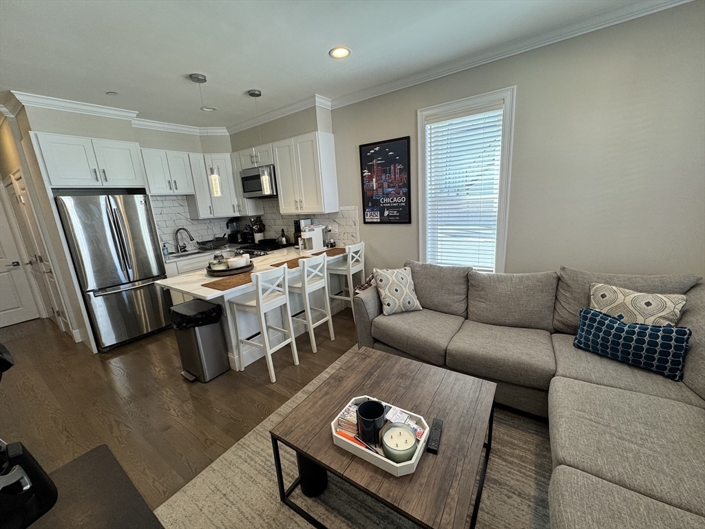 Foto principal - 153 Everett St