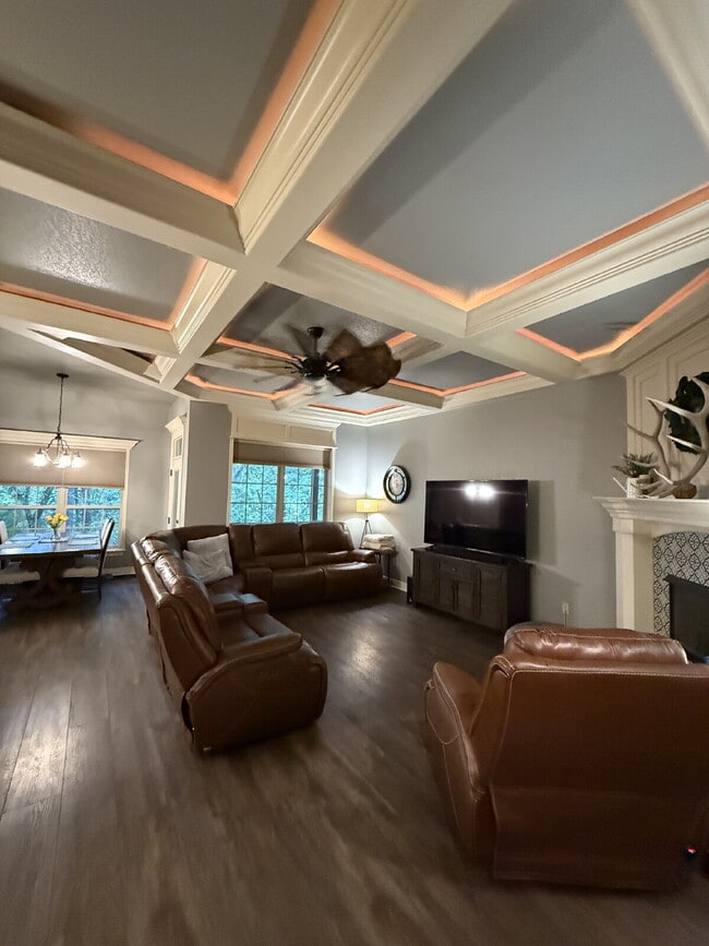 Building Photo - Custom 5 BR / 3 Car Garage, Home theater, ...