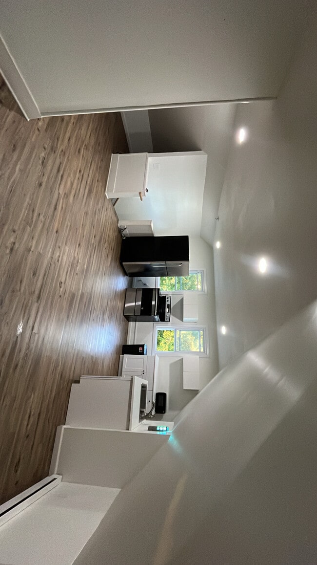 Kitchen - 10 Rowe St