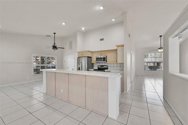 Foto del edificio - 296 NW 118th Ter