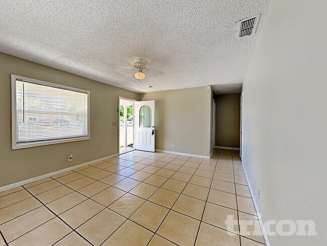 Foto del edificio - 6001 Crestridge Rd