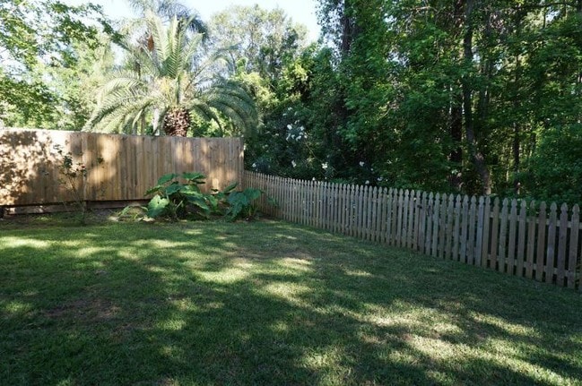 Building Photo - 12756 Marsh Cove Dr S