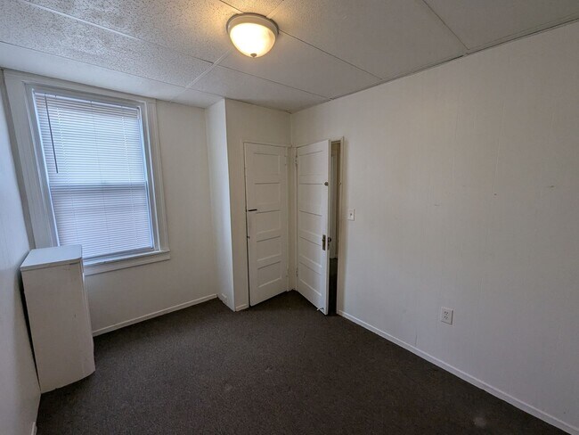 Building Photo - Large Home on a Quiet Street - Torresdale