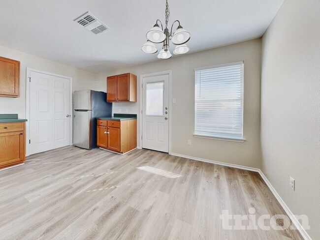 Foto del edificio - 228 Fall Creek Dr