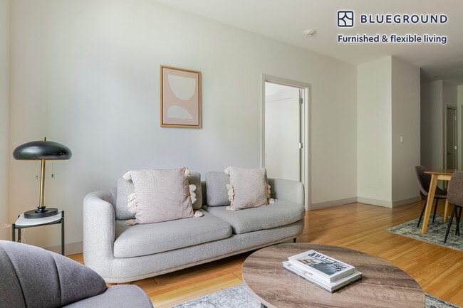 Building Photo - 320 D St