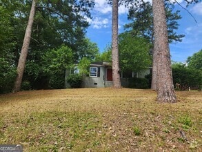 Building Photo - 4117 Lake Dr