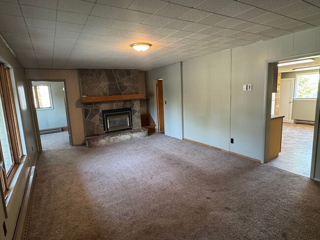 Building Photo - Incredible Downtown Location - 3 BR Home just blocks from Main Street