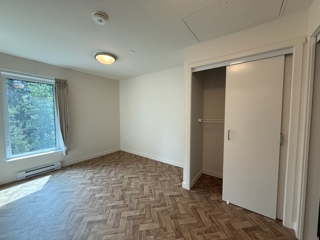 Building Photo - 136 Village Way