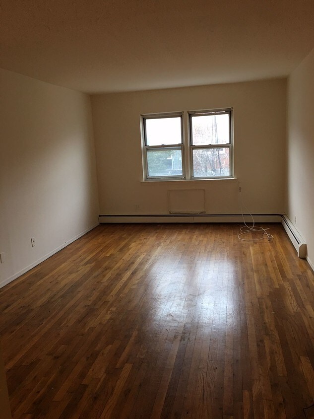 Foto principal - 147-20 Northern Blvd