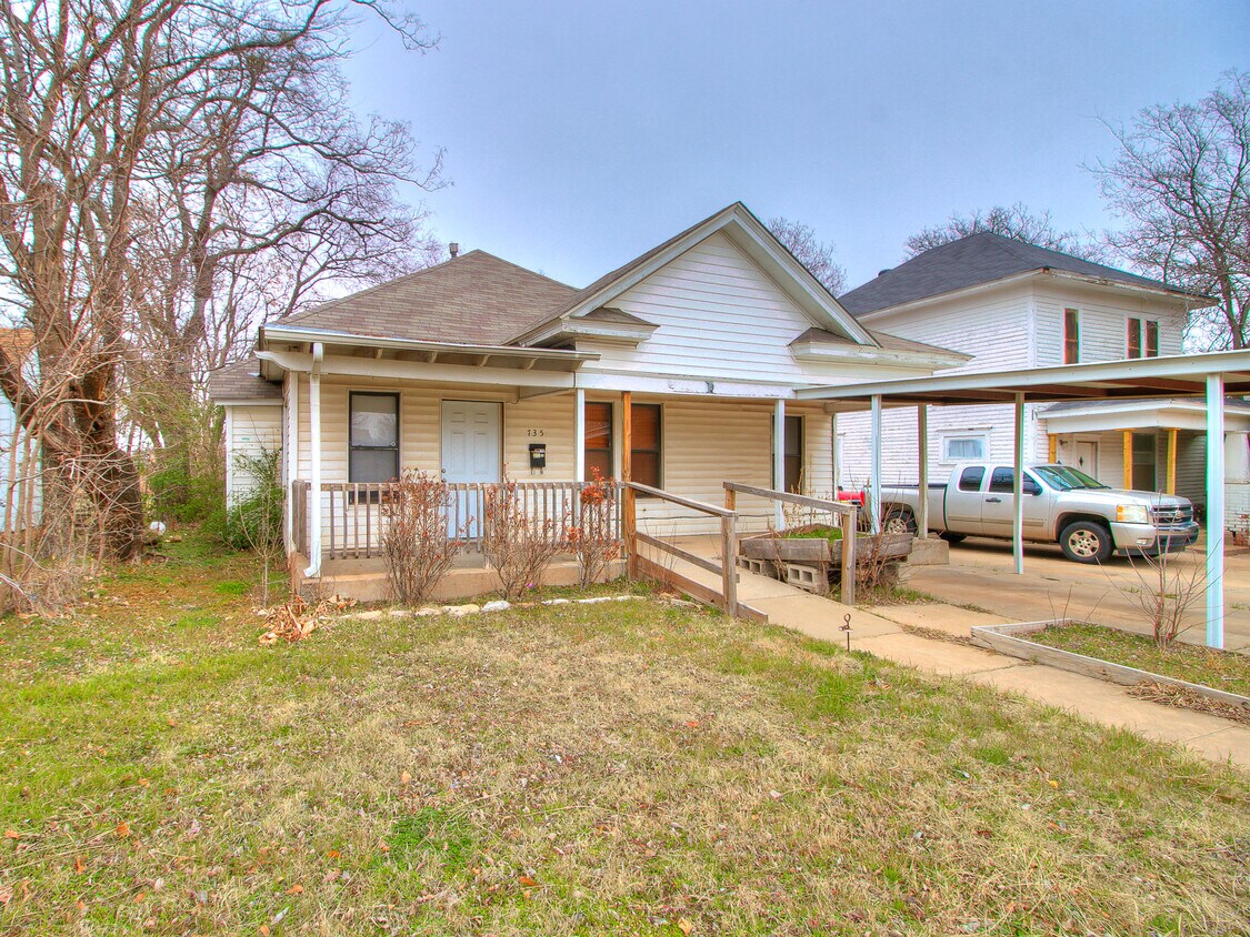 Primary Photo - 735 NW 96th St