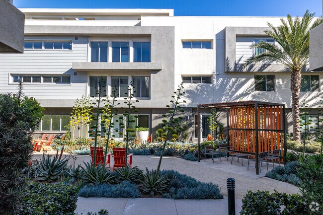 Foto del edificio - A-Town Townhomes