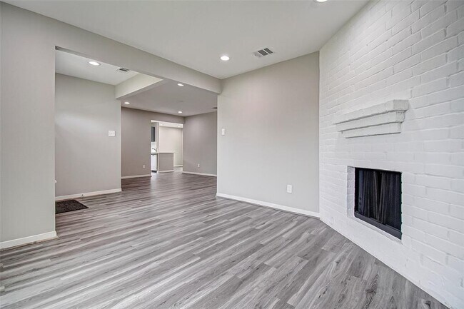 Foto del edificio - 7918 Battleoak Dr