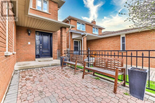 Photo du bâtiment - 90 Waterfall Rd