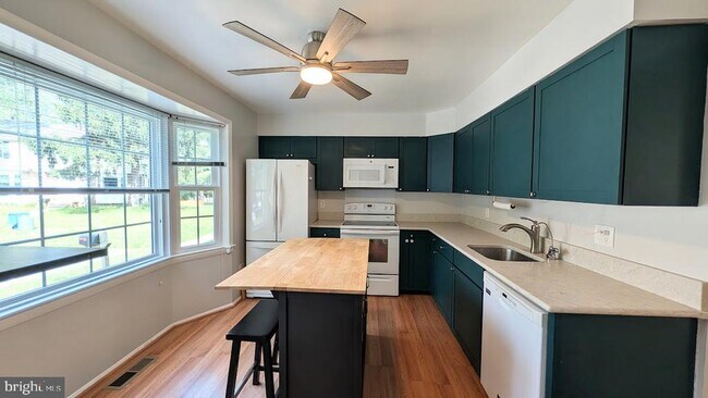 Building Photo - 18610 Phoebe Way