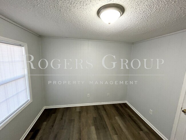 Building Photo - #450 - 212-214 Crozier St Duplex