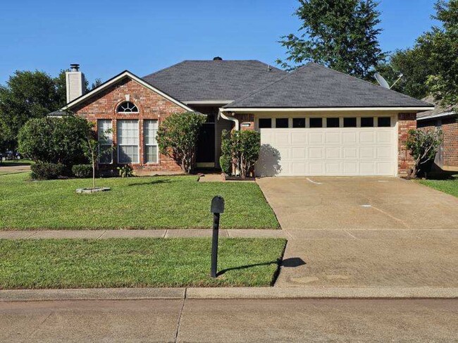 Building Photo - 5901 Pampus Ln