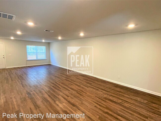 Building Photo - 3 br, 2.5 bath House - 111 Blandford Villa...