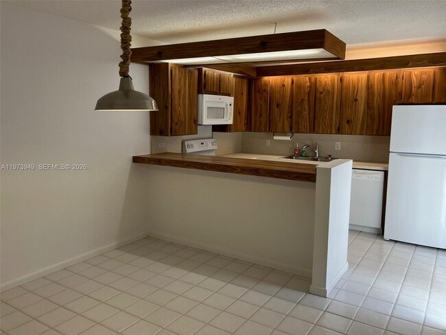 Building Photo - 1123 11th Ln