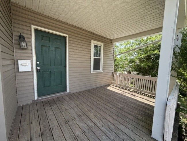 Foto del edificio - Spacious 4-Bedroom Home with 2 Full Baths, Central A/C & Fenced Yard!