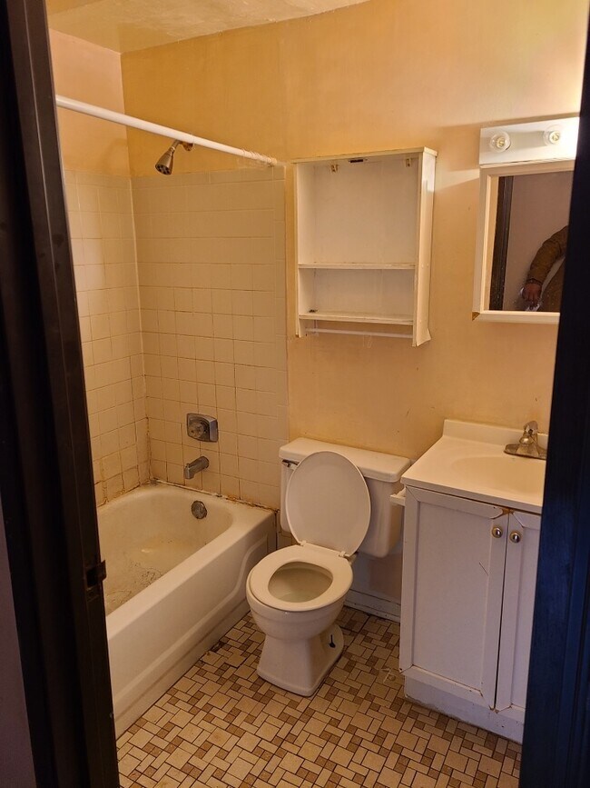 Building Photo - 377 Inland Dr