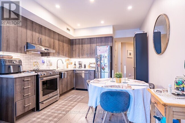 Building Photo - 398 Westmoreland Ave N