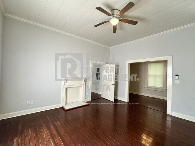 Building Photo - 1227 Calhoun St