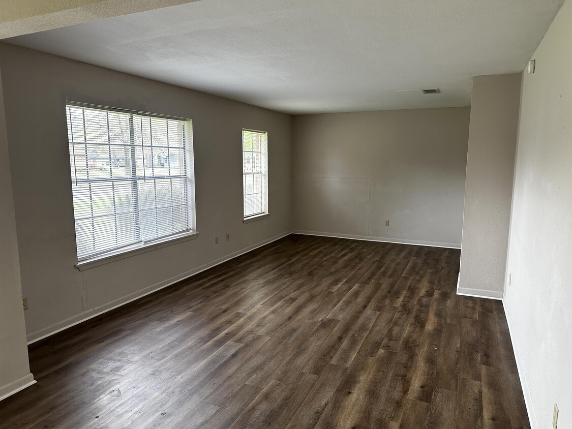 Foto principal - 128 Royal Ln