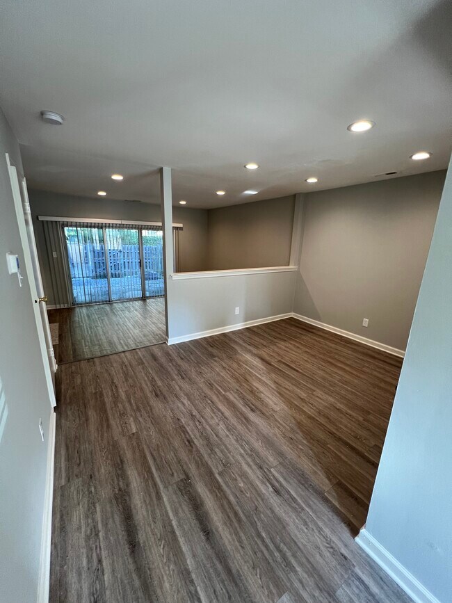Building Photo - 302 Fountain Hall Ct