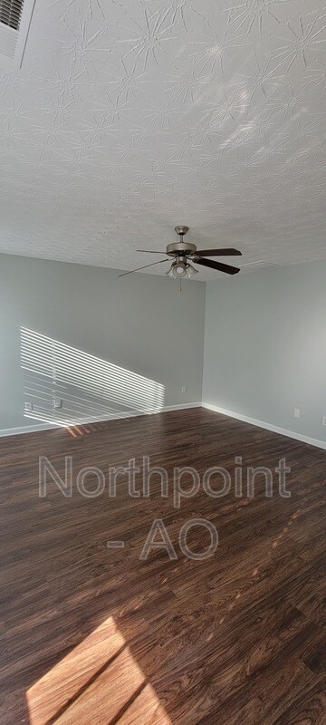Foto del edificio - 2440 Wood Bend Ln