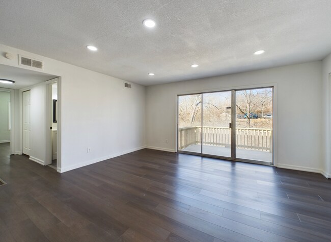 Foto del edificio - 8600 Countryshire Ln