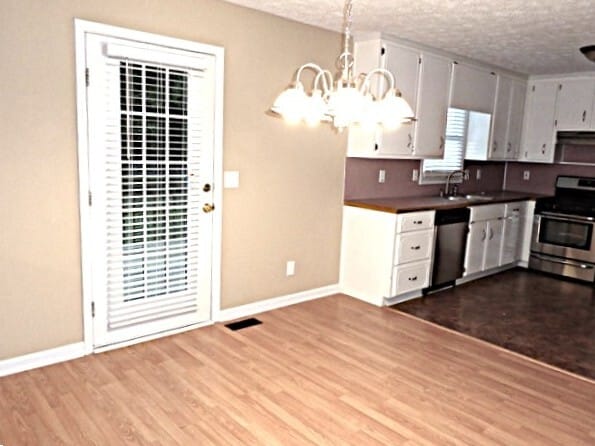 Building Photo - 1005 Whispering Woods Dr