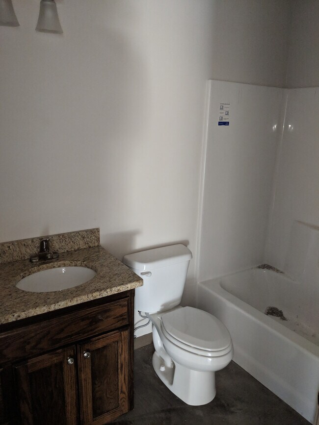 Building Photo - 44 W Center St