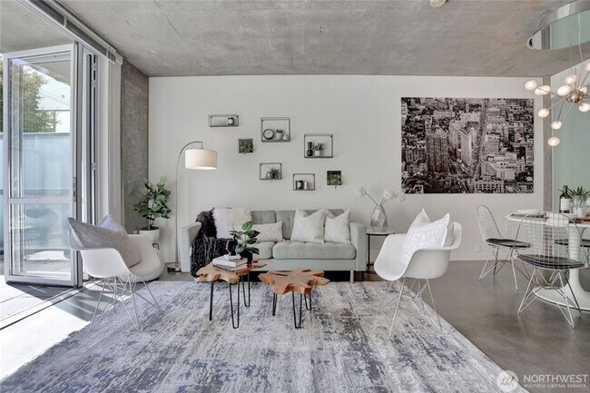 Foto del edificio - Unique 1 bed/1bath, 200 sqft patio, 2 parking spaces, high end finishes.