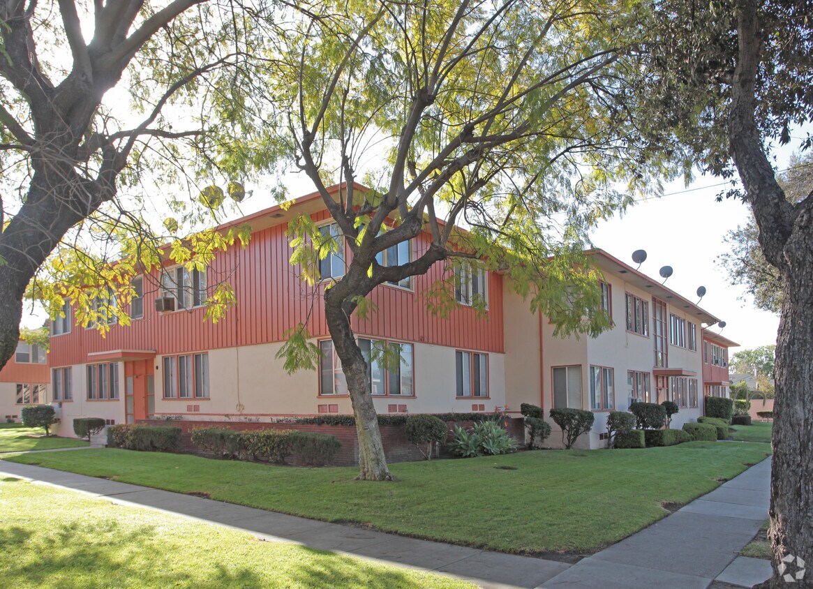 Foto del edificio - 6810-6830 Heliotrope Ave