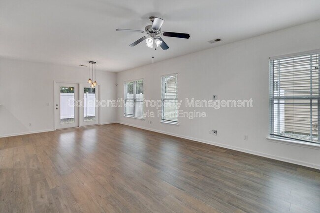 Building Photo - 590 Summer Hill Way
