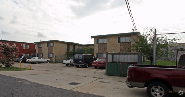Building Photo - Creekside Apartments