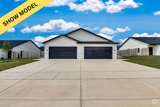 Building Photo - 1724 E Cloverbrook Ct
