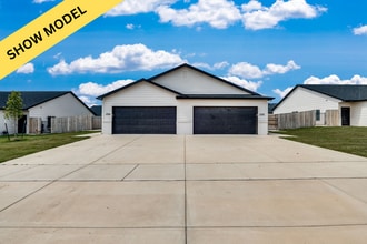 Building Photo - 1724 E Cloverbrook Ct
