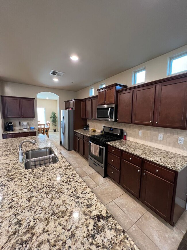 Foto del edificio - Southwest 4 bedroom Home