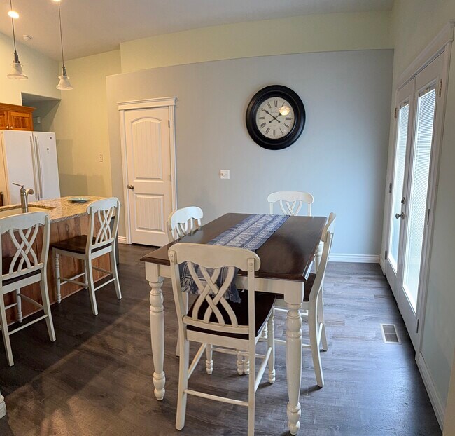Building Photo - 3660 Merlin Dr