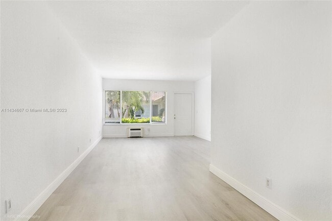Building Photo - 9770 E Bay Harbor Dr