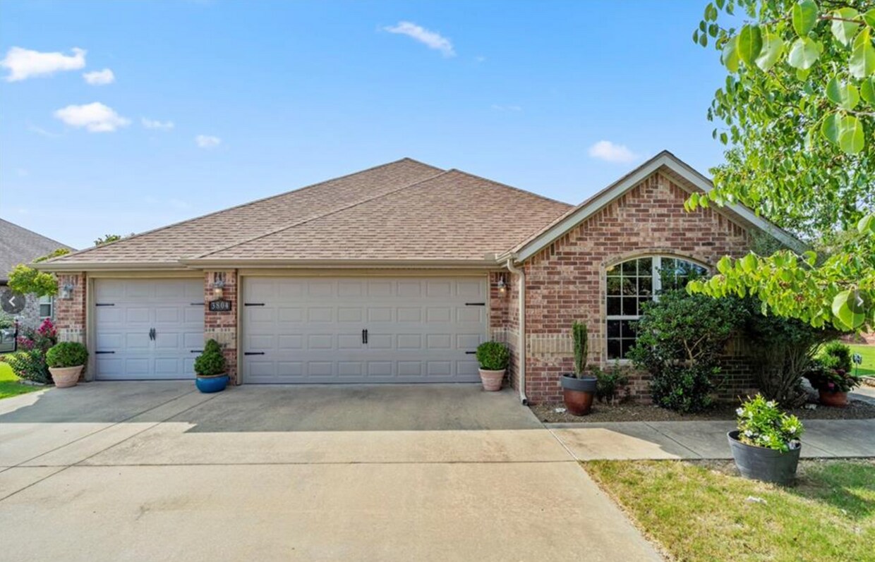 Primary Photo - Spacious 4 Bedroom Rental in Edens Brook -...