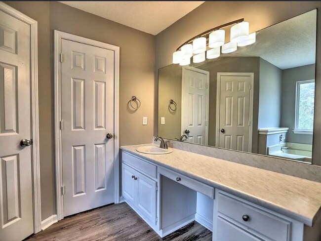 Foto del edificio - 1075 Roper Rd