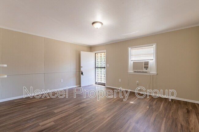Building Photo - 14 W Brooks Rd