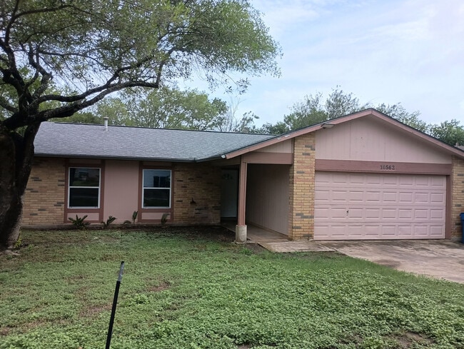Building Photo - Room in House on Bounty Dr