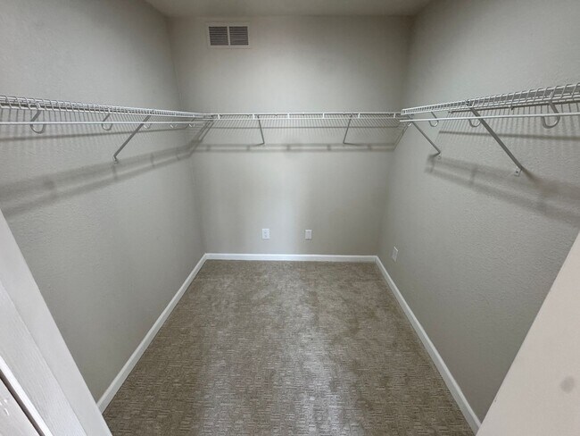 Foto del edificio - Completely Remodeled Home in Englewood